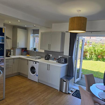 The Heart - Cosy 3 Bedroom House With Double Driveway And Garden In Manchester Exterior foto