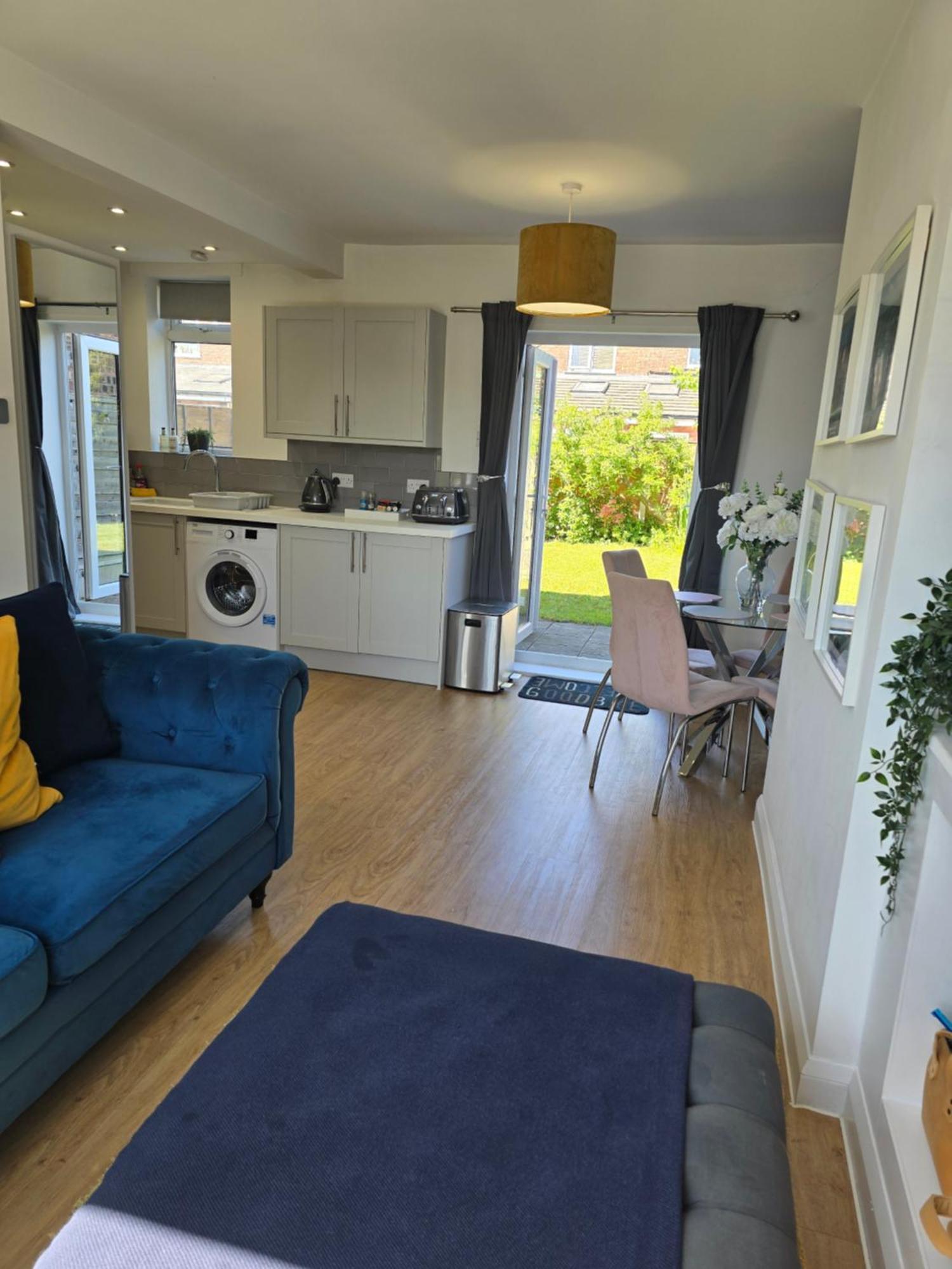 The Heart - Cosy 3 Bedroom House With Double Driveway And Garden In Manchester Exterior foto