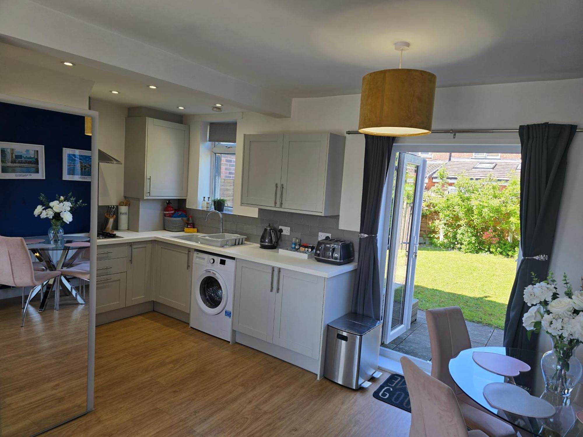 The Heart - Cosy 3 Bedroom House With Double Driveway And Garden In Manchester Exterior foto