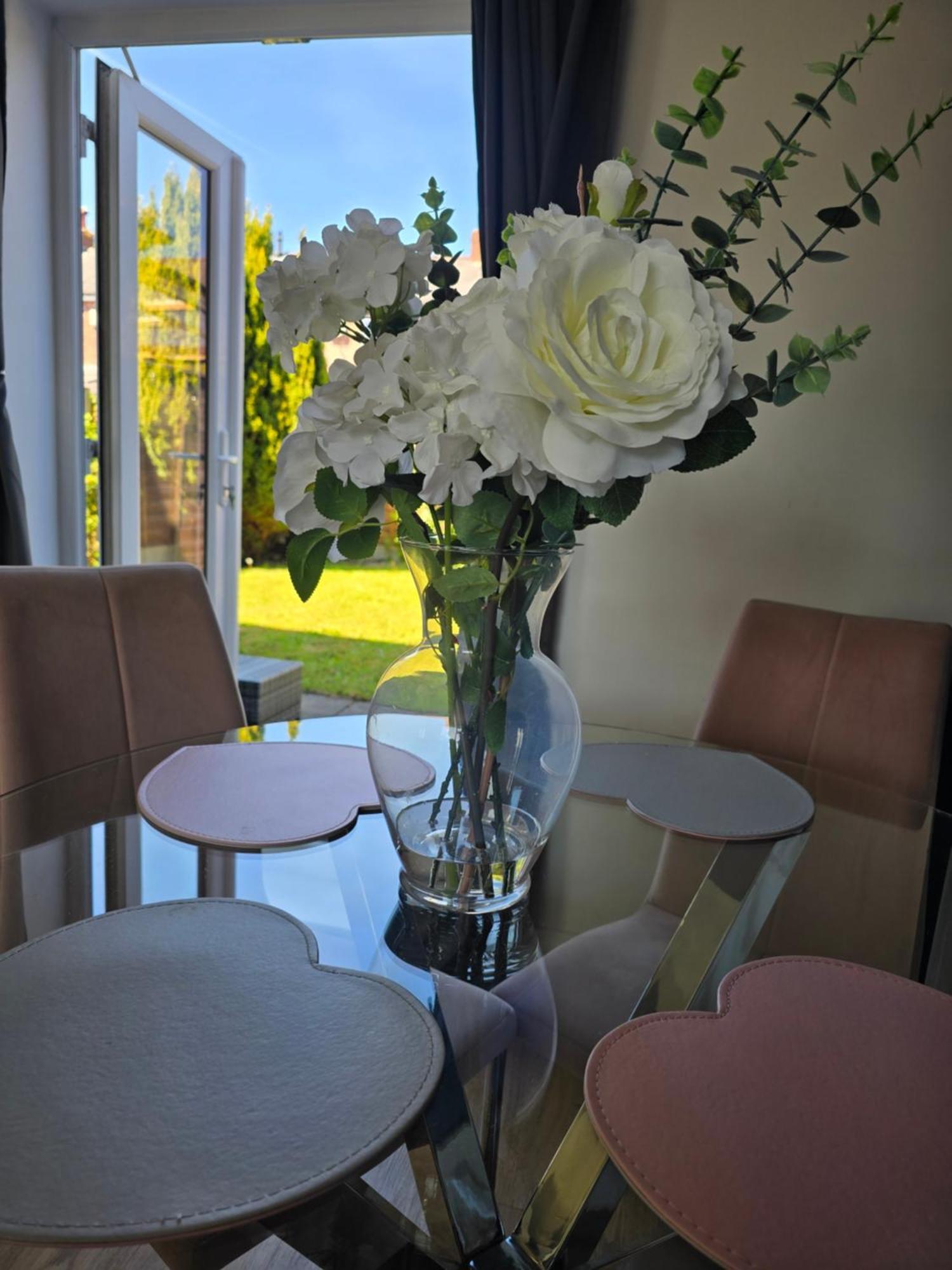 The Heart - Cosy 3 Bedroom House With Double Driveway And Garden In Manchester Exterior foto